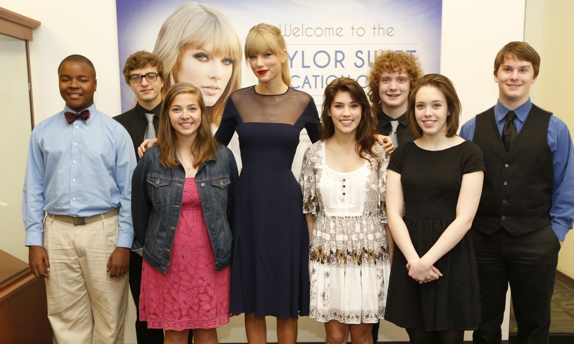 Taylor Swift poses with young people at the Taylor Swift Education Center